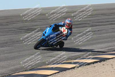 media/Oct-13-2025-Moto Forza (Mon) [[a66d839500]]/3-B Group/Session 2 (Bowl)/